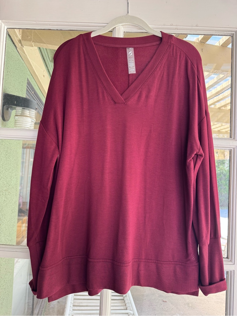 Lou & Grey Scubasoft V-Neck Long Sleeve Top - Burgundy